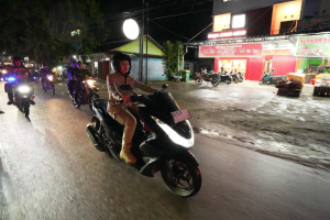 Pantau Keamanan Malam Tahun Baru, Bupati Landak Patroli Motor Keliling Ngabang