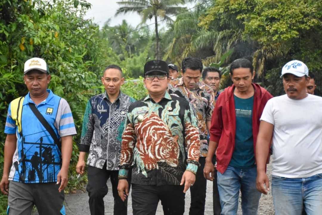 Kemiskinan Turun Tapi Pengangguran Naik Tipis, Sujiwo Genjot Jalan Poros Sebagai Mesin Ekonomi Baru
