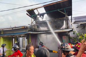 Balik ke Rumah Ambil Ponsel, Warga Sungai Raya Dalam Terkejut Lihat Lantai Dua Sudah Membara