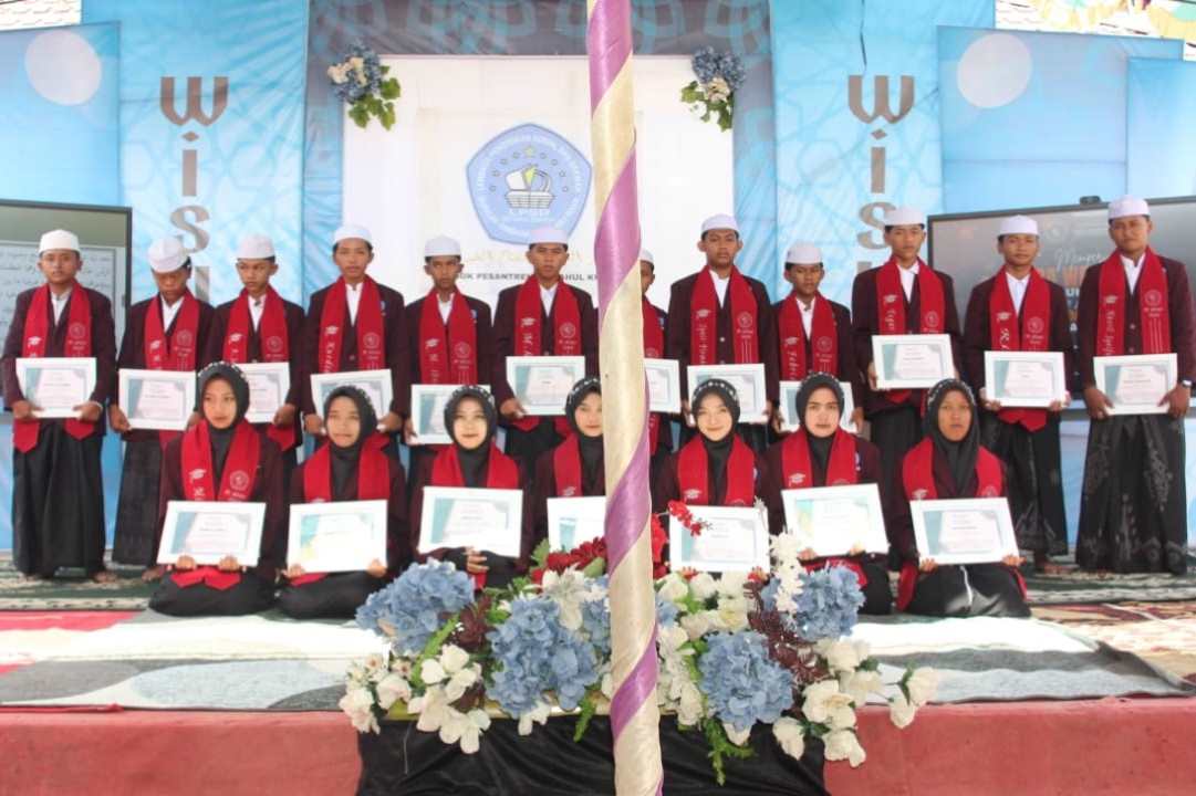 Wagub Krisantus di Wisuda Miftahul Khairat: Uang Rp1 Miliar Bisa Habis 2 Hari, Tapi Ilmu Modal Abadi