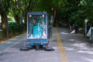 Wujudkan Kota Humanis, Pemkot Pontianak Operasikan Mobil Penyapu Trotoar Canggih