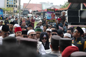 Tuding Menyimpang, Ratusan Massa Desak Polda Kalbar Bubarkan Tarekat Al-Mu’min dan Adili Pimpinannya