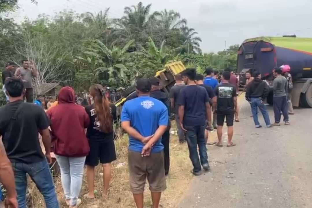Tabrakan Truk Tangki vs Dump Truk di Pancaroba, Pengemudi Meninggal Dunia Akibat Hilang Kendali